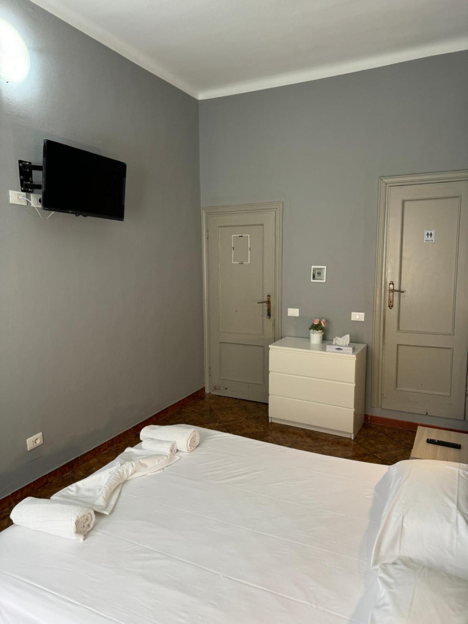 Crown Guest House Pisa Exterior photo